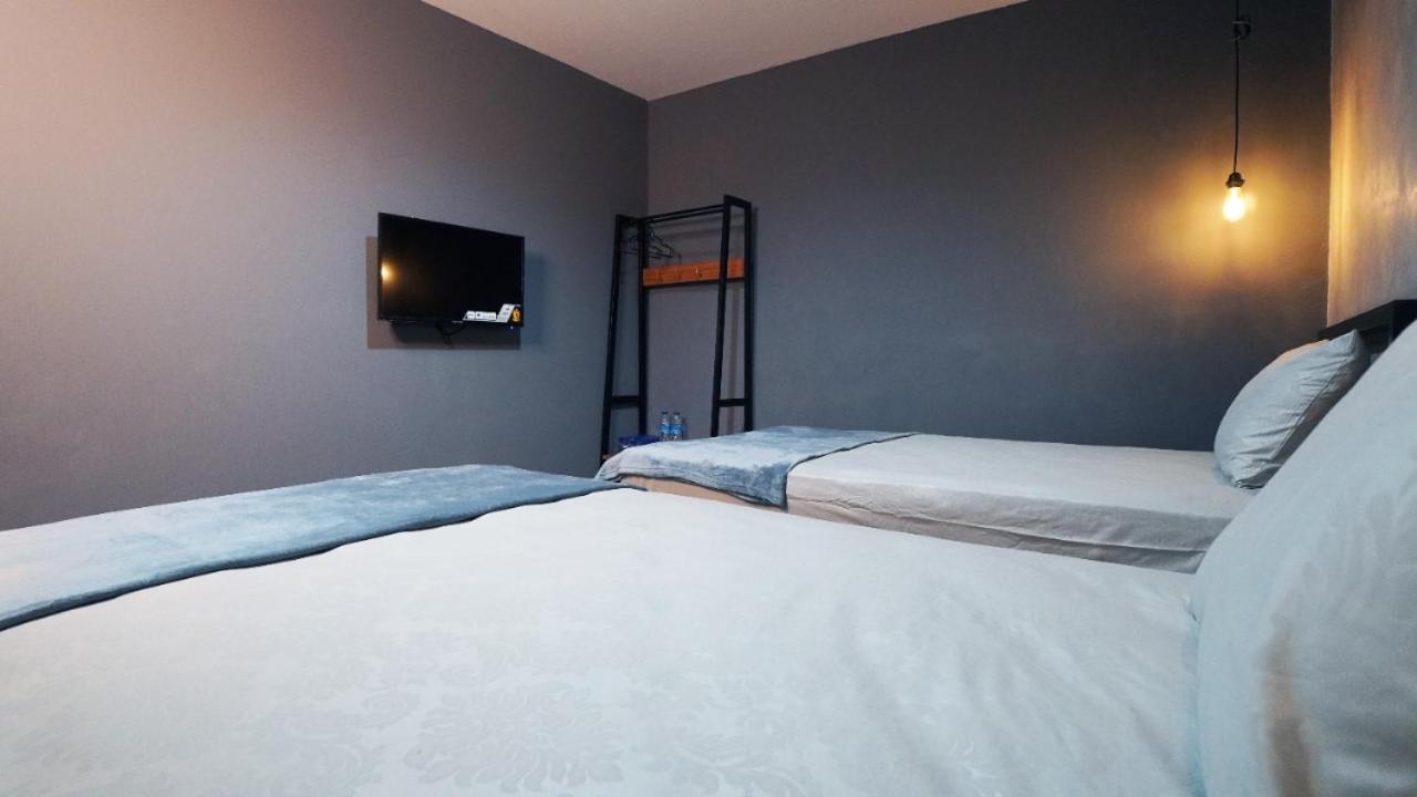 Hostel 18 Pasangan Butuh Surat Nikah باندونج المظهر الخارجي الصورة
