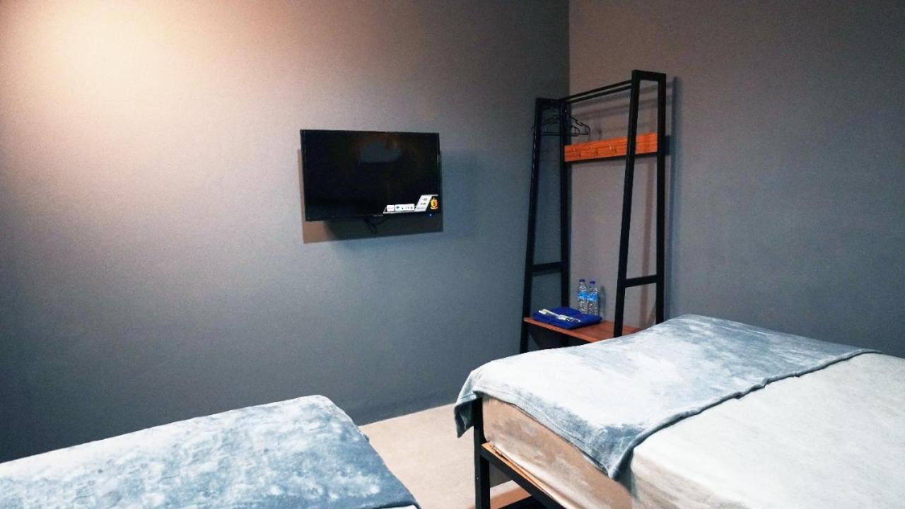 Hostel 18 Pasangan Butuh Surat Nikah باندونج المظهر الخارجي الصورة